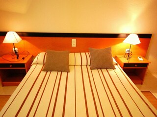 Schlafzimmer 2, modern ausgestattet
