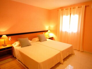 Schlafzimmer 3 mit zwei Einzelbetten  und modern ausgestattet