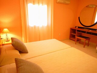 Schlafzimmer 3 mit Einbauschrank