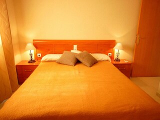 Schlafzimmer 1 mit Einbauschrank