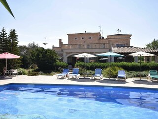 Pool bereich mit Garten