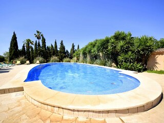 Pool mit Terrasse