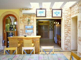Kleine Bar im Essbereich