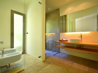 Badezimmer 4 mit Dusche, Bidet und WC