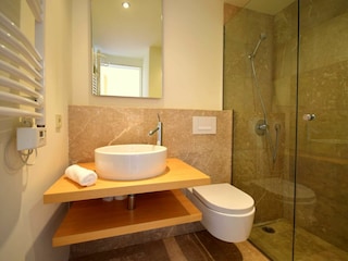 Badezimmer 5 in Suite mit Dusche und WC