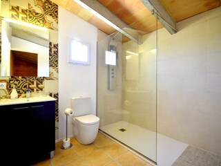 Badezimmer 4 Ensuite mit Dusche und WC