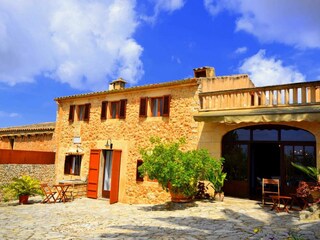 Finca mit Terrasse und Dachterrasse