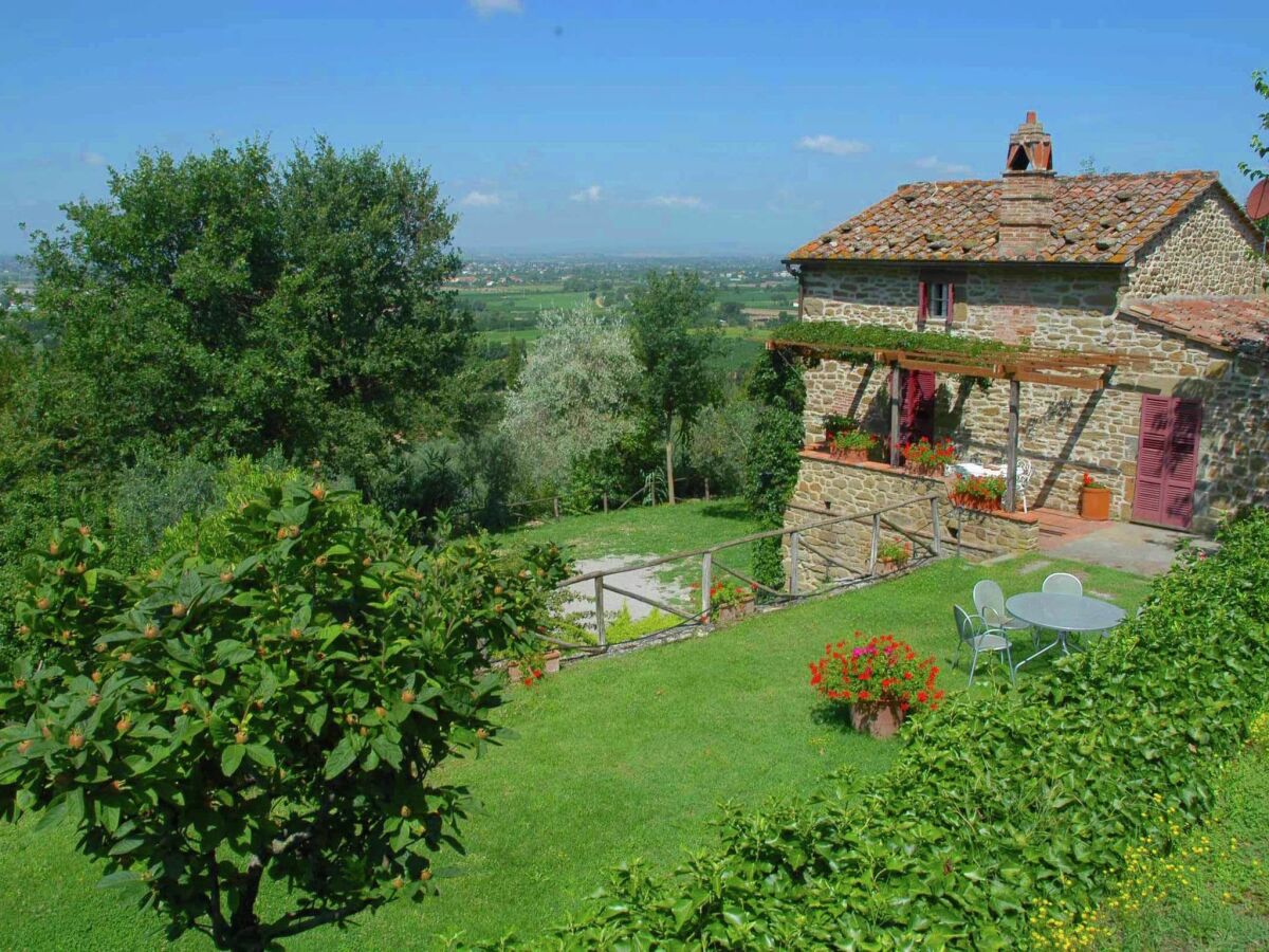 Villa Cortona Outdoor Recording 1