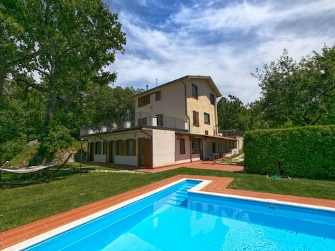 Landhaus Villa in San Valentino mit Pool