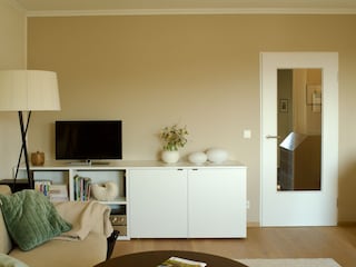 Fernseher auf Sideboard