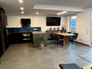 Großzügiger Wohnraum / Lounge