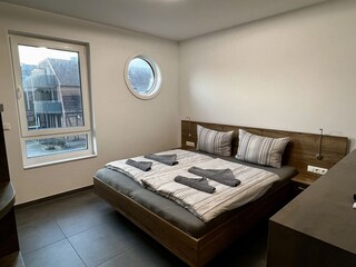 Schlafzimmer mit viel Stauraum, ruhig zur Hofseite