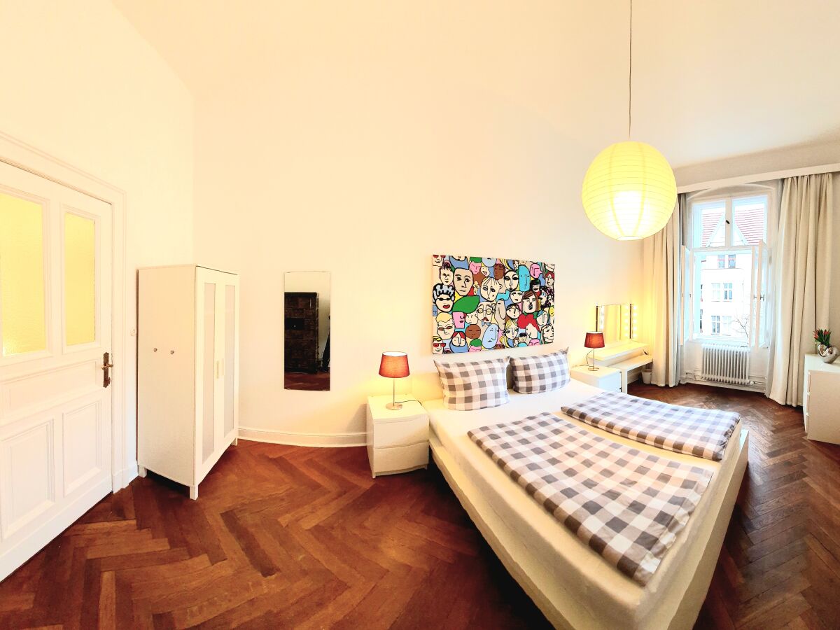 Schlafzimmer 1 von 2