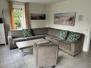 Viel Platz im Wohn-/Esszimmer