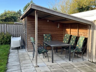 2. teilüberdachte Terrasse zum Grillen