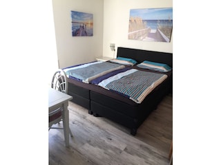 EG: DZ , je 90x200 cm, mit kl. Terrasse und SAT-TV