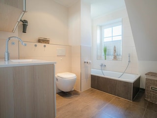 2. Badezimmer (OG)