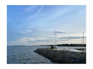 Kleiner Hafen mit Blick auf Stralsund
