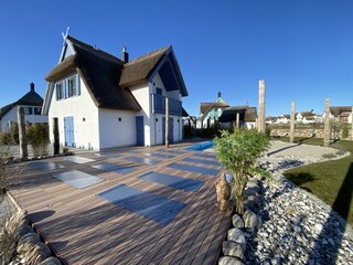 Hauptterasse neben Pool