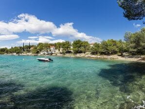 Charmante Villa mit Pool, 140 m vom Meer entfernt - Milna (Brač) - image1