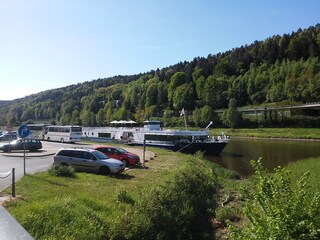 Donauschiff legt in Bad Schandau an