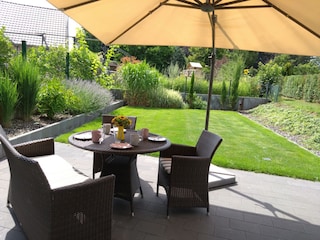 Terrasse mit Garten