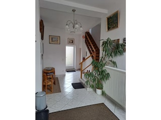 Eingangsbereich mit Treppenaufgang zur 1. Etage