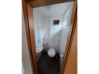 WC Erdgeschoss - Zugang vom Flur