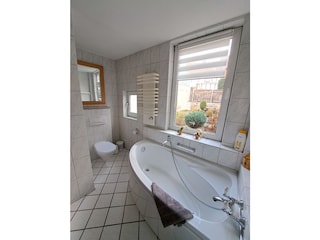 Bad Hochparterre -Zugang vom Schlafzimmer