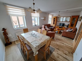 Wohnzimmer mit Essbereich 1. Etage