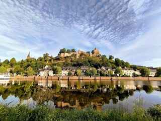Blick auf Saarburg mit der Burgruine