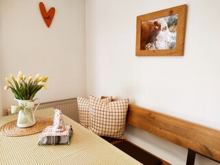 Gemütliche Essecke im Wohnzimmer
