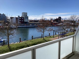 Südbalkon mit Blick auf den Kommunalhafen