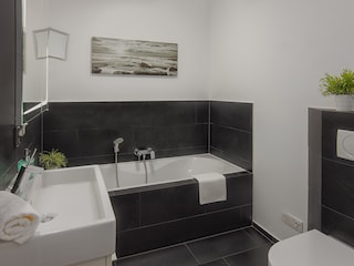 1.Badezimmer mit Wanne