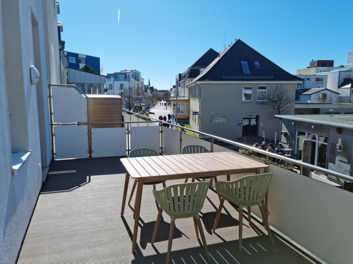 Balkon mit Blick Richtung Denkmal