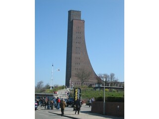 In der Nähe das Marineehrenmal in Laboe