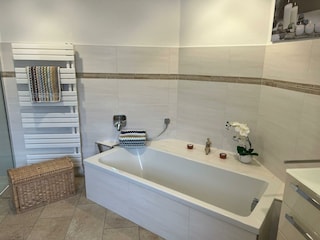 Bad mit Wanne