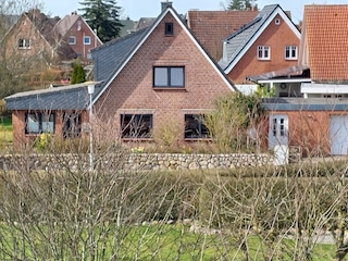 Hausansicht vom Deich