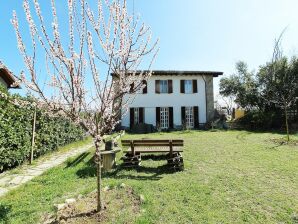 Sfeervol vakantiehuis in Montemarzino met een tuin - Momperone - image1