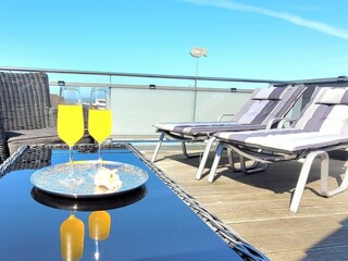 Dachterrasse bei Sonnenschein ...