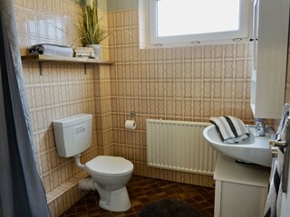 Badezimmer mit Dusche