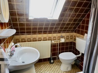 2. Bad mit Dusche