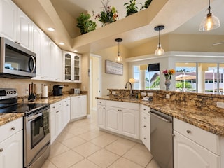 Villa Cape Coral Kitchen 26