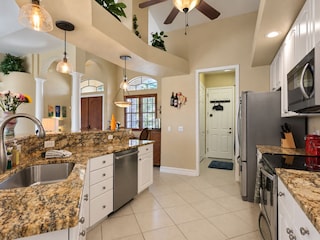 Villa Cape Coral Kitchen 27