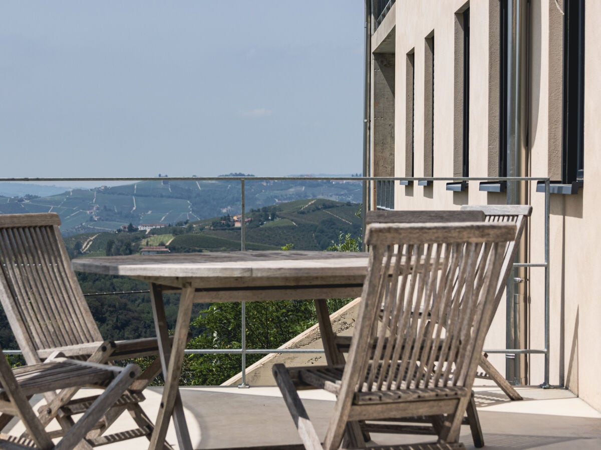 Terrasse mit Morgensonne und herrlicher Aussicht