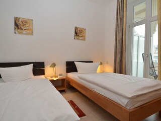 2x Schlafzimmer mit zwei Einzelbetten