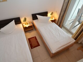 2x Schlafzimmer mit zwei Einzelbetten