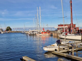 Hafen mit Hafenmeisterbüro