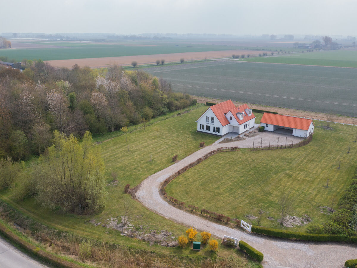 Großer Garten von 4000m2 rundherum