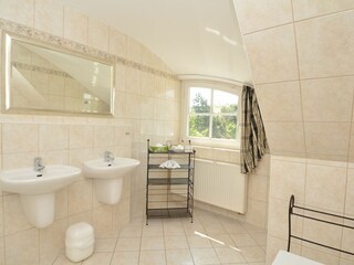 Badezimmer mit Badewanne